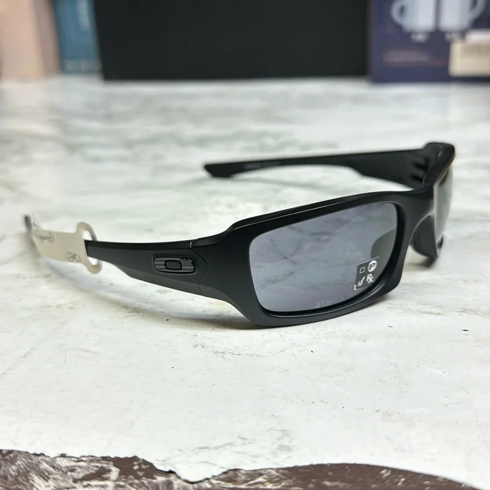 NEW OAKLEY OO9238-06 (4+1)^2 BLACK POLARIZED AUTHENTIC SUNGLASSES no case
